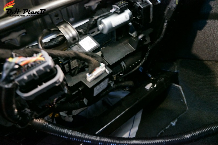 제주 워크인 시공~!! 익스플로러의 편리하게.. 실내등도 교체~!! / 제주