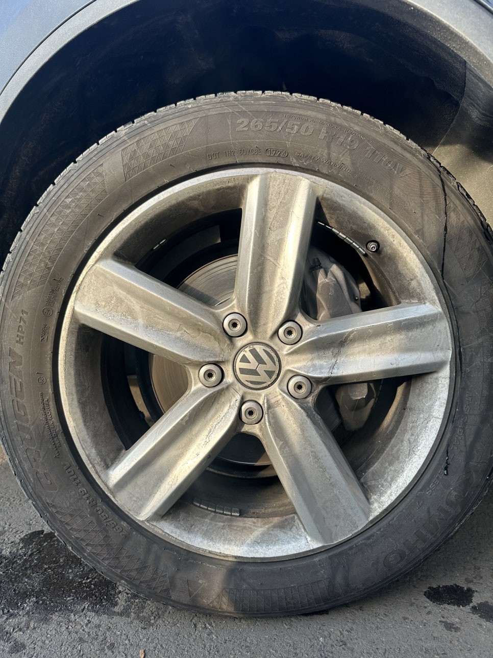 폭스바겐 뉴투아렉 V6 2.0 TDI 블루모션 19인치 순정휠 블랙유광 휠커스텀 광주 휠복원 광주휠도색 수입차휠잘하는곳 블랙휠제작 광주순정휠도색 / 광주 북구 유동