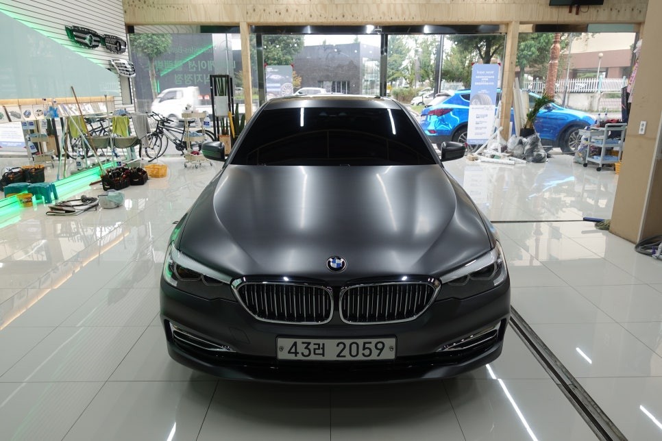 진주 렙핑전문샵 솔라가드프리미엄 진주점 에서 진행된 BMW 520 G30 3M1080 사틴다크그레이 전체렙핑 시공 / 진주시 상대동