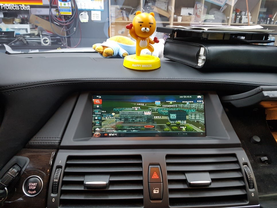 BMW X6 아이나비 큐브HD 터치 네비게이션 장착 / 진주시 상대동