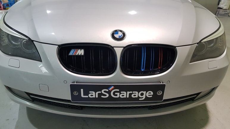 BMW 528i(E60) LED M로고 그릴 엠블럼과 트렁크 풋센서 장착 / 경기 고양 덕양