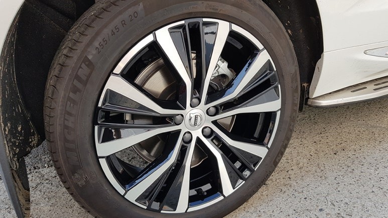 볼보 XC60 휠복원 블랙 컷팅 휠도색 분체도색