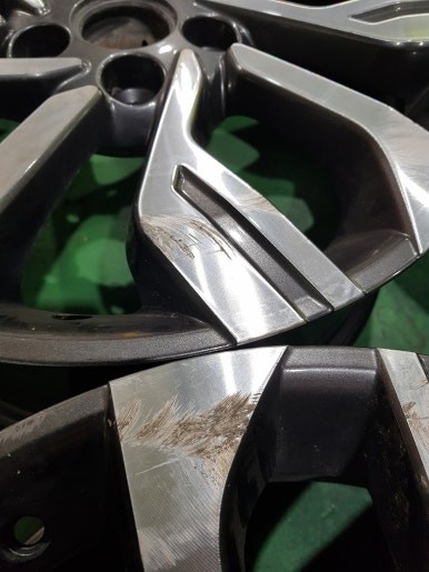 티볼리 에어 휠복원 검정 휠도색 분채도장 리더스휠 / 시흥시 죽율동