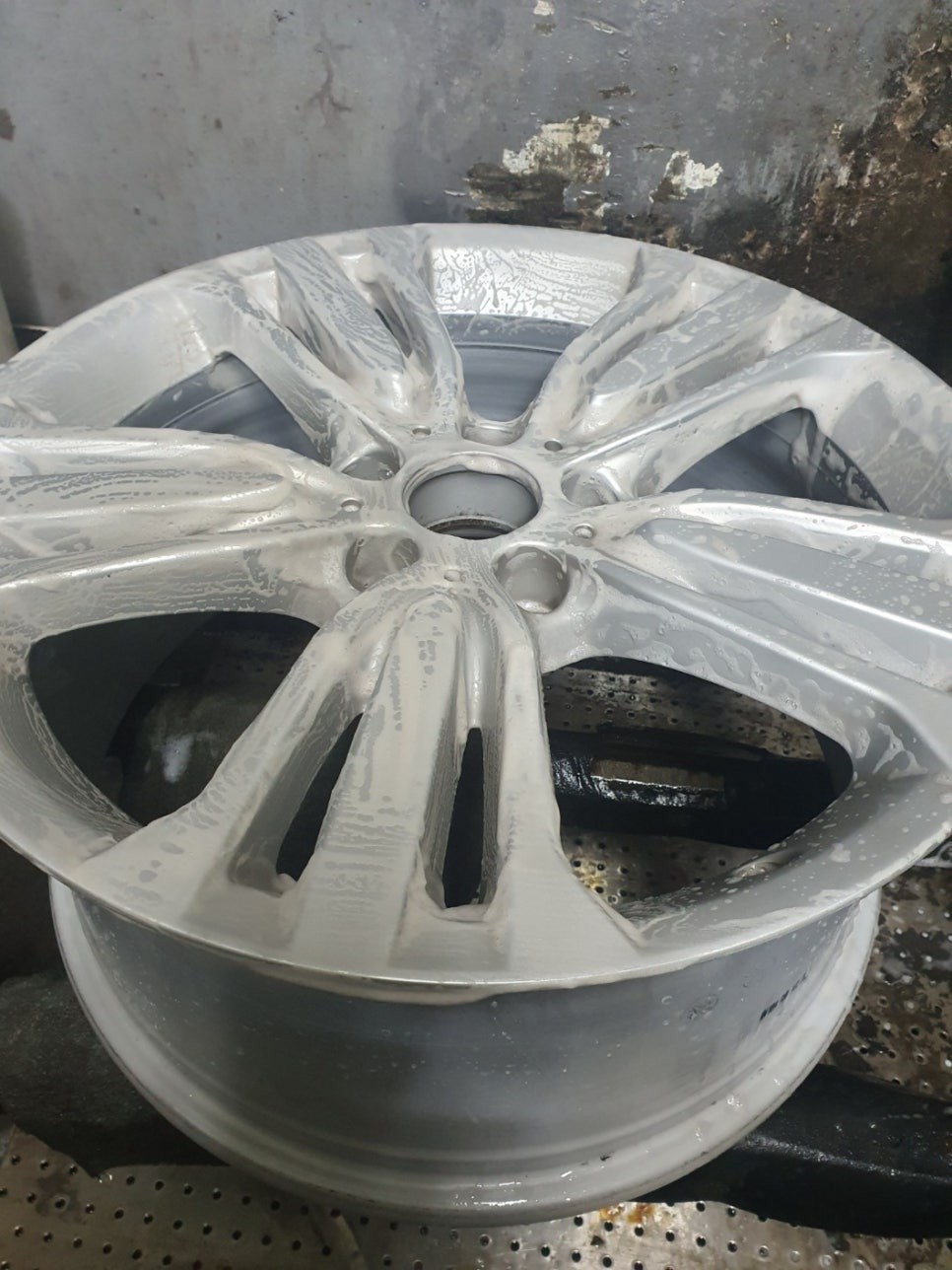 [남양주휠도색]BMW X5 ( F15 ) X5 30d 19인치 순정휠 블랙유광 휠복원&휠도색 / 남양주시 별내동