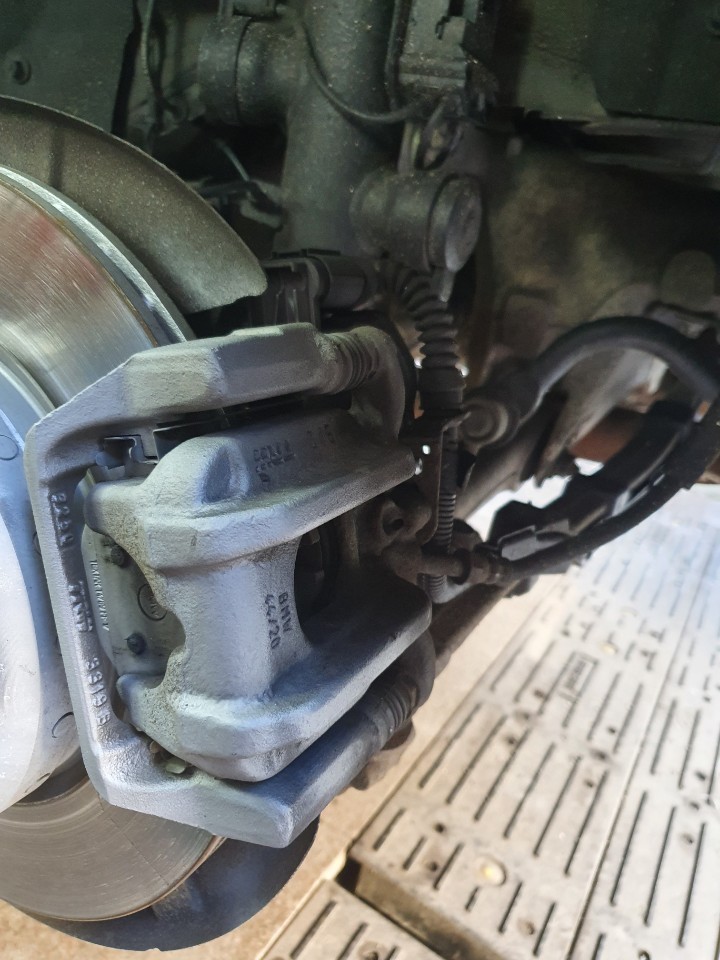 [남양주휠도색][남양주캘리퍼도색] BMW 535i 19인치 돌핀그레이 휠복원 + 캘리퍼도색 브론즈 도색