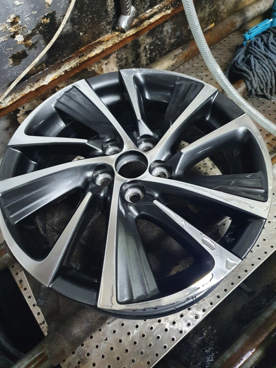 [렉서스휠복원] 렉서스 CT200h 16인치 다이아몬드컷팅  휠복원&휠도색 / 남양주시 별내동