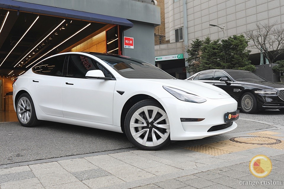 테슬라 모델 3, 세인트 아모 써밋으로 시공한 색감 감상해 보세요.