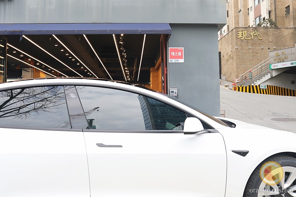 테슬라 모델 3, 세인트 아모 써밋으로 시공한 색감 감상해 보세요.