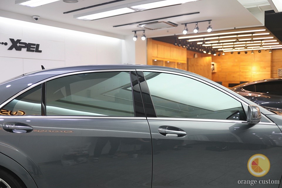 벤츠S65AMG, 반사필름으로 에메랄드빛 외관을 만들었습니다.