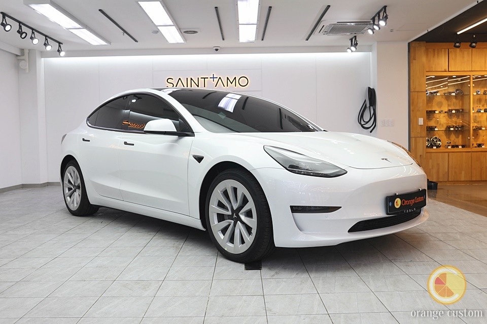 테슬라 모델 3, 세인트 아모 써밋으로 시공한 색감 감상해 보세요.