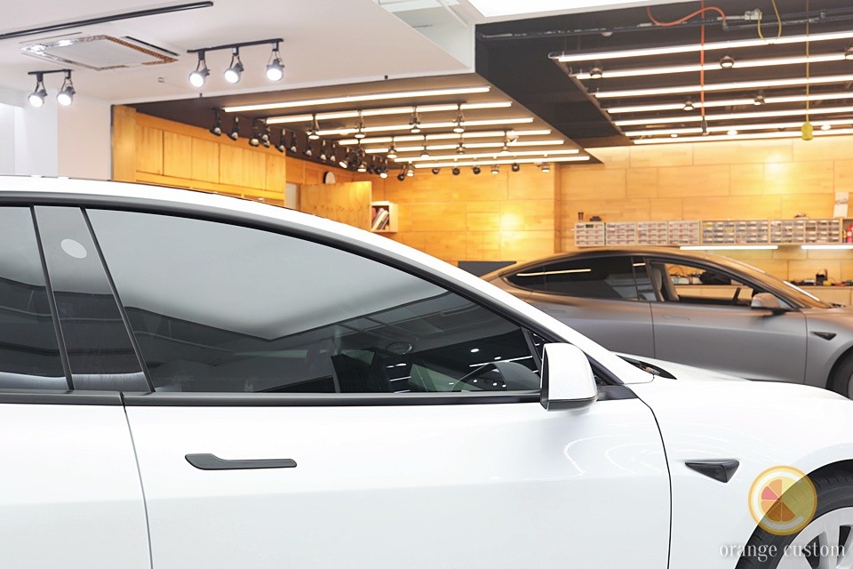 테슬라 모델 3, 세인트 아모 써밋으로 시공한 색감 감상해 보세요.