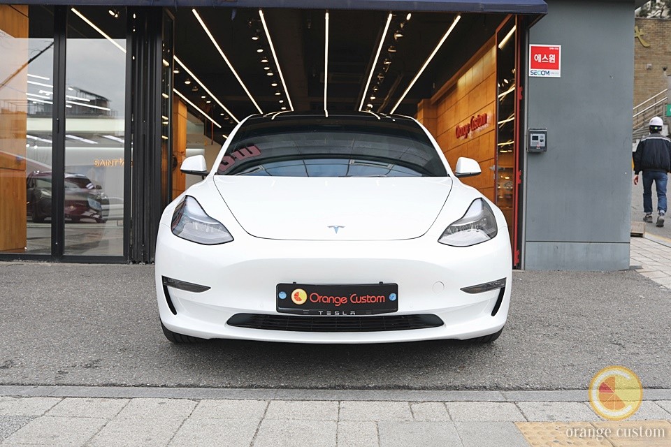 테슬라 모델 3, 세인트 아모 써밋으로 시공한 색감 감상해 보세요.