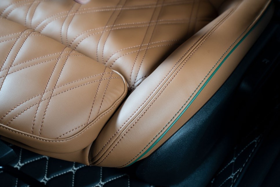 미니 쿠퍼 실내를 60주년 에디션 느낌으로 꾸미기 + 브라운 가죽시트와 그린 포인트 + 일산 가죽시트 및 자동차 인테리어 전문 레써니컴퍼니 / 고양 덕양구 용두동