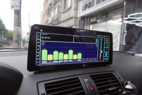 BMW 120D 상단 매립  내비게이션 탈거후 12.3인치 안드로이드모니터 올인원 교체 후방카메라 연결 시공