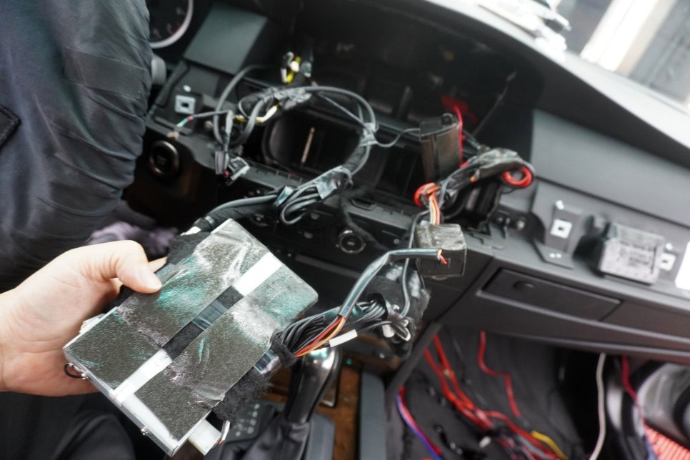 BMW E60 5시리즈 CCC 옵션 해외직구 8.8인치 모니터 안드로이드올인원 내비게이션 후방카메라 연결 설치 시공