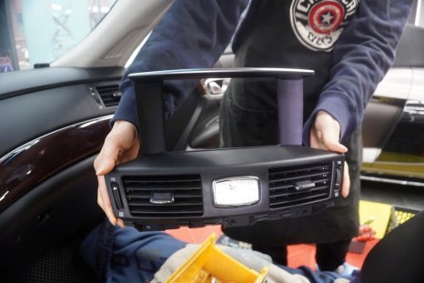 인피니티 Q70 디젤 모델 하이 버전 오디오 옵션 전용 10.25인치 해외 직구 안드로이드 올인원 모니터 교체 설치 우리 동네는 컨디션도 조절하는 고수가 작업한다
