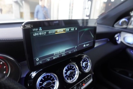 공임 받고 설치 미친 실력자를 만나다! 벤츠 GLC 쿠페 MNG 고사양 모니터 설치 AUX코딩 순정GPS 듀얼파크라 연결 잡소리방지 흡음 시공by예약제1인시공 캡틴홍