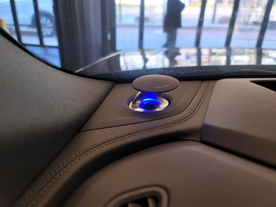 아우디 Q8 업다운 엠비언트 전동 트위터 스피커. Q8이라면 후회없을 엠비언트.