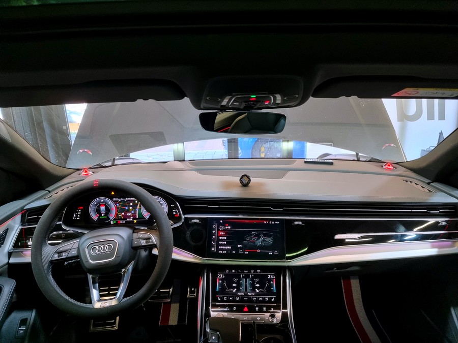 아우디 Q8 업다운 엠비언트 연동 트위터 세트. 보고 듣는 즐거움을 위한 시공.