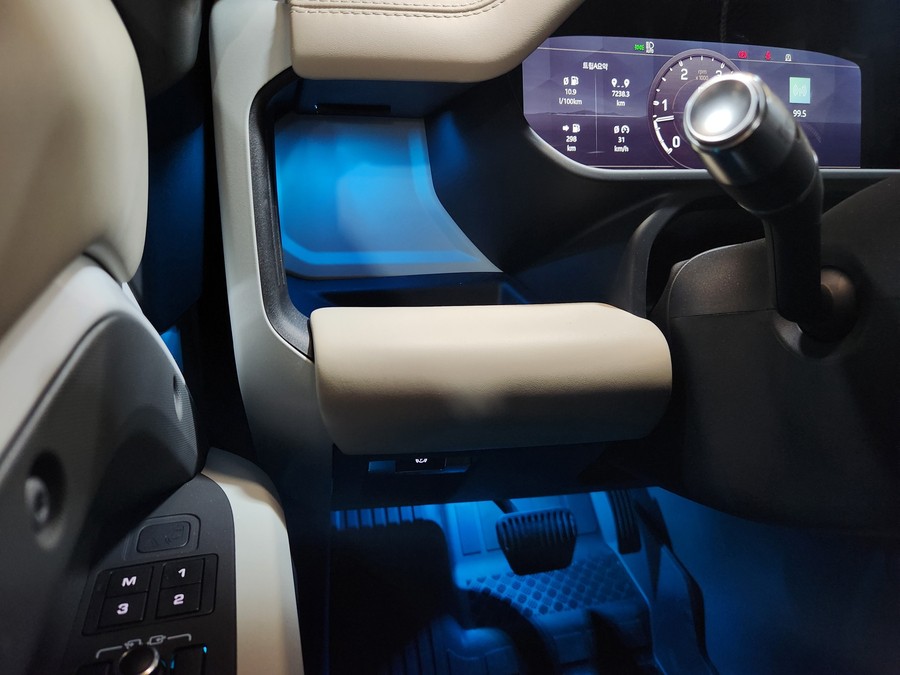 랜드로버 디팬더 순정 엠비언트 강화 작업 광량업.