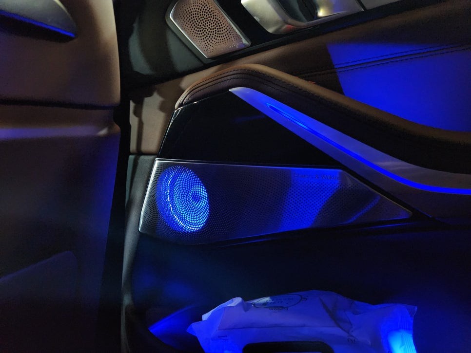 BMW X7 M1M2 버튼 + 업다운스피커 엠비언트 확장.