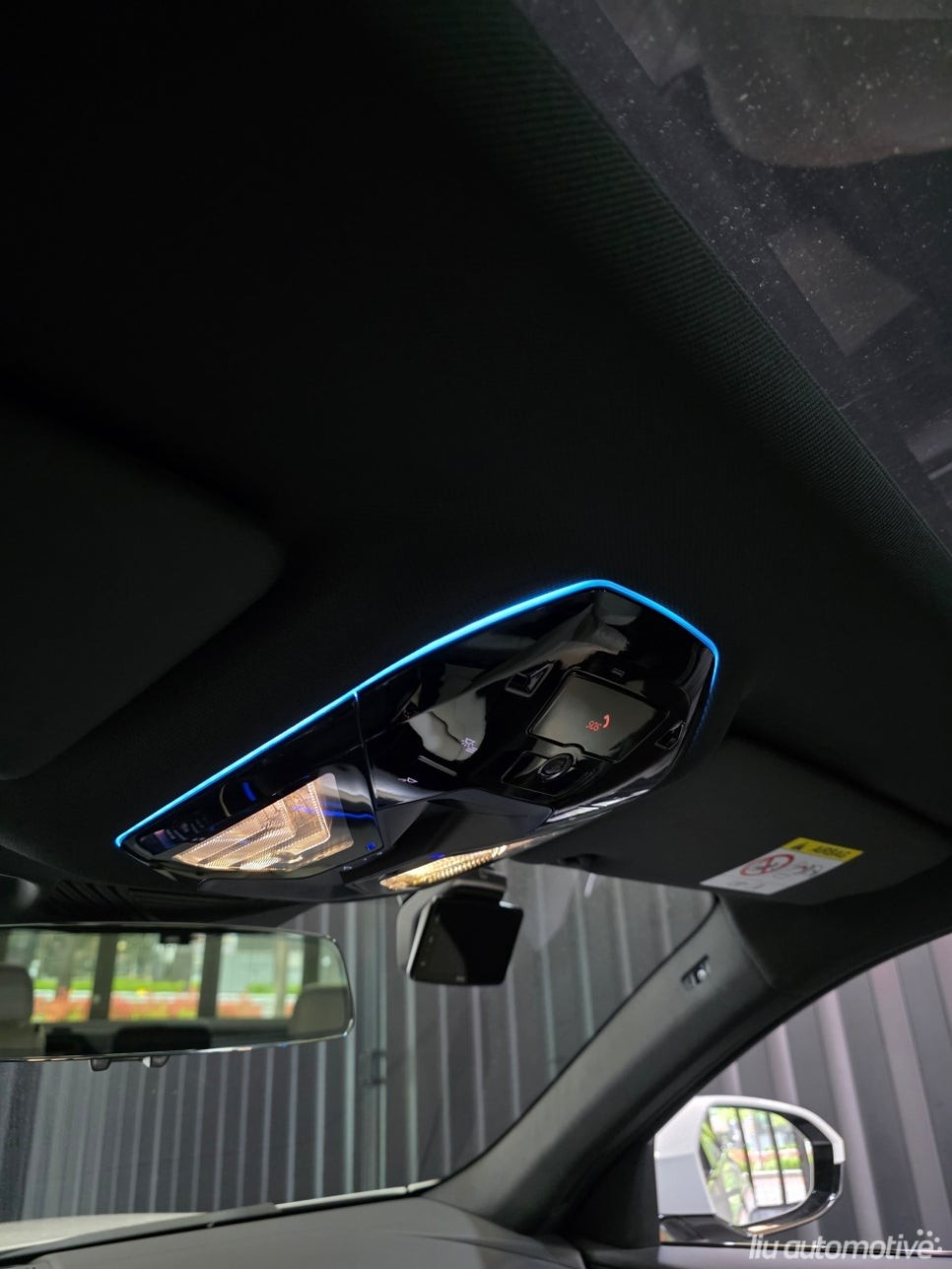 BMW G60 5시리즈 기어패널 + 선루프라인 실내등 엠비언트. | 오늘의카 - 튜닝,정비 시공후기 모음 앱