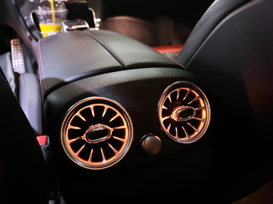 벤츠 W205 C63 AMG 송풍구 엠비언트 시공.