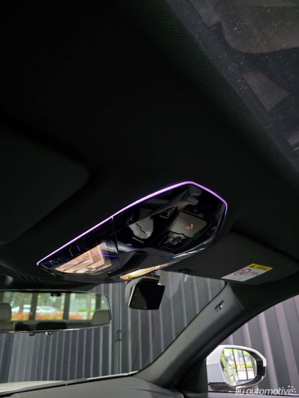 BMW G60 5시리즈 기어패널 + 선루프라인 실내등 엠비언트. | 오늘의카 - 튜닝,정비 시공후기 모음 앱