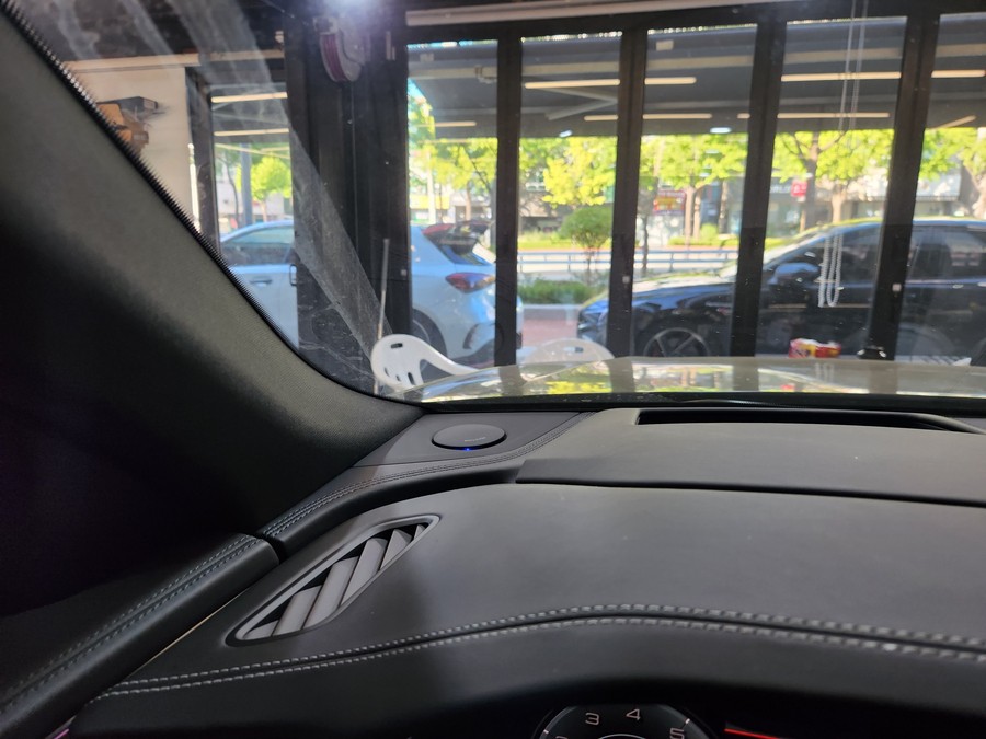 아우디 Q8 업다운 전동 스피커.