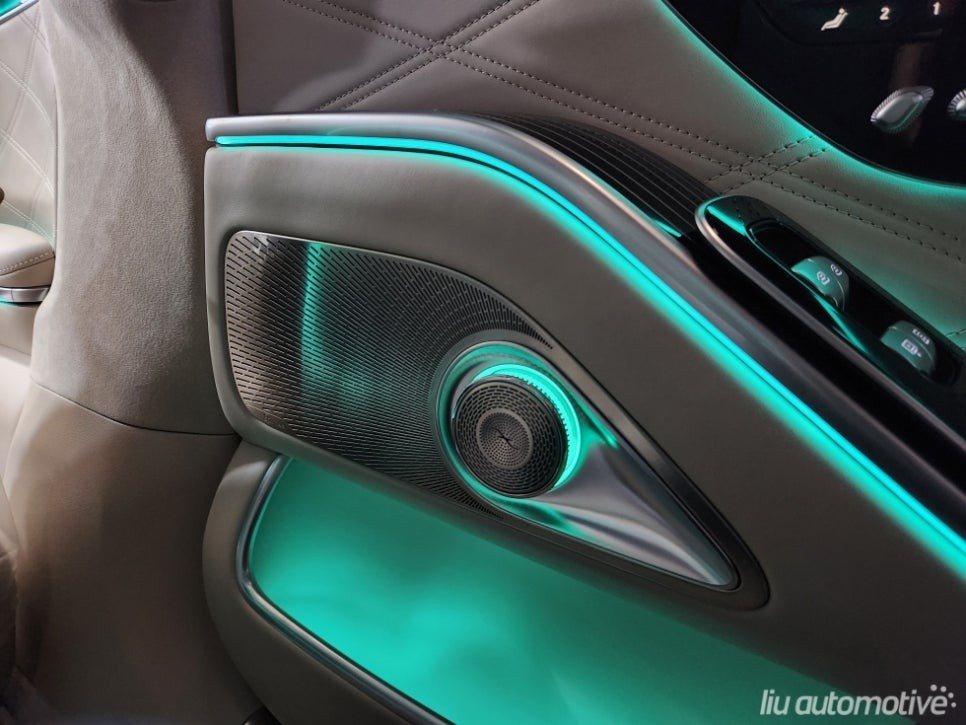 벤츠 S클래스 마이바흐 순정 부품 VIP 테이블 + 2열 후석 4D부메스터 + 마이바흐 도어라이트 + S680 크롬망 교체.