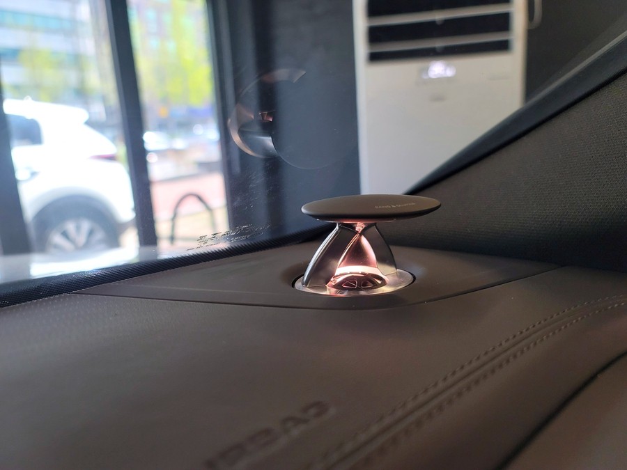 아우디 Q8 실내 엠비언트 연동 3D 트위터. Q8 인테리어 고민중이라면.