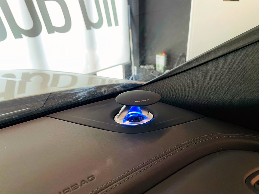 아우디 Q8 전동 LED 트위터 세트. 아우디 인테리어를 위한 엠비언트.