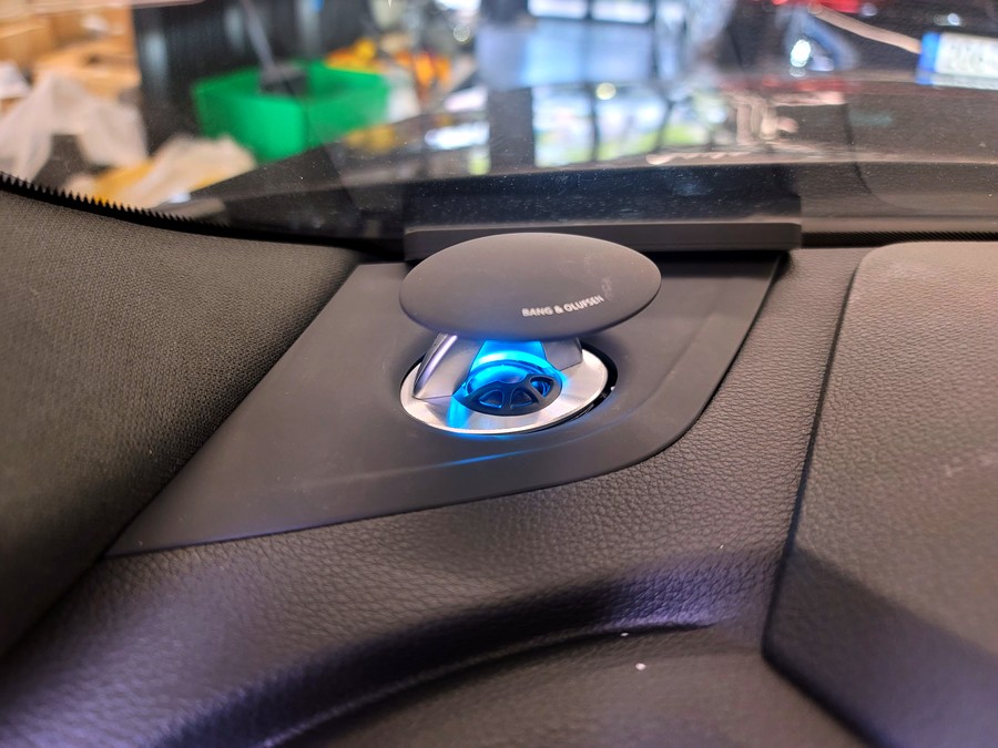 아우디 Q8 업다운 트위터 스피커. Q8 업다운 전동 트위터 고민중이라면.