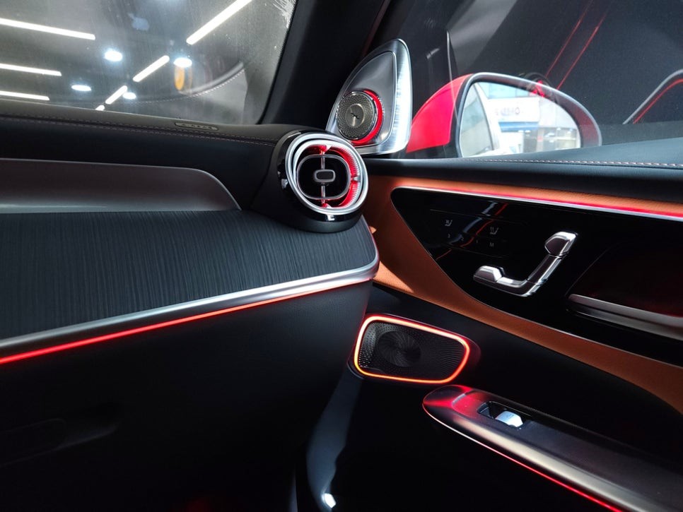 벤츠 2024 GLC 4D부메스터 + 도어 미드레인지 엠비언트