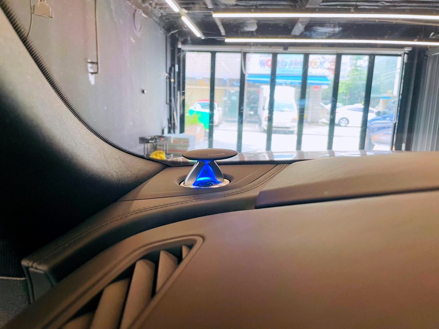 아우디 Q8 업다운 엠비언트 트위터 스피커. 아우디 인테리어를 위한 엠비언트 고민중이라면.