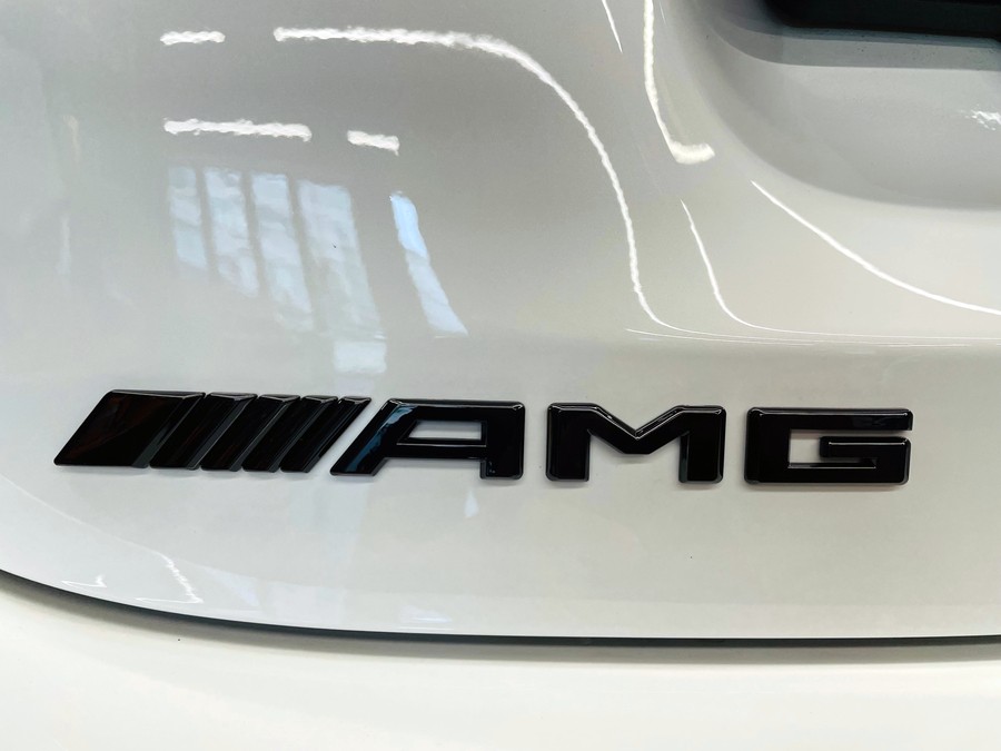 벤츠 W177 A45 AMG 블랙팩 엠블럼 패키지. 블랙 엠블럼의 매력.