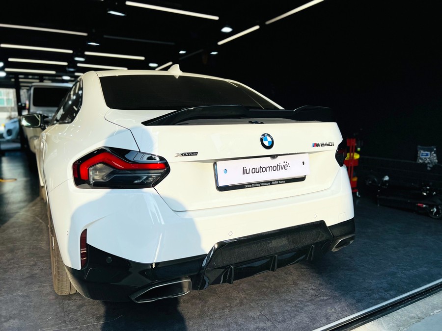 BMW G42 2시리즈 쿠페 퍼포먼스 파츠 프론트립 + 사이드스커트 + 스포일러 + 크리스탈 기어봉 교체 세트.