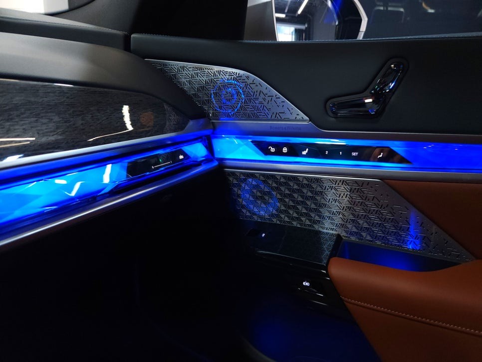 BMW G70 i7 7시리즈 엠비언트 확장 패키지