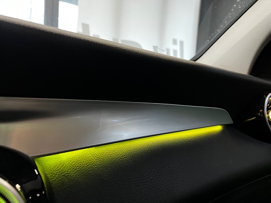 벤츠 GLC300e 엠비언트 인테리어 풀패키지. 리츠 스마트 엠비언트 + 송풍구 엠비언트 조합.