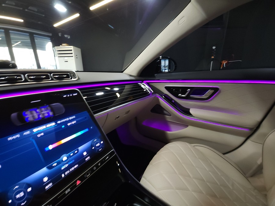벤츠 W223 S클래스 피아노 트림 + 액티브 엠비언트.