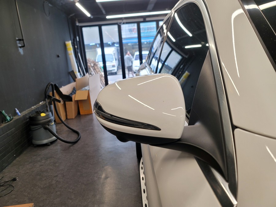 벤츠 GLC 송풍구 엠비언트 + 사이드리피터 + 카본 미러커버. 인테리어와 익스테리어 모두를 만족시키는 패키지.