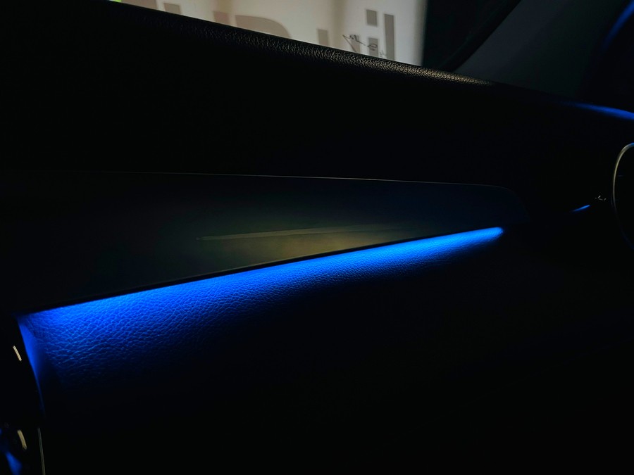 벤츠 GLC220d 쿠페 엠비언트 풀패키지. 리츠 스마트 엠비언트와 3D 전동 트위터 엠비언트의 조화.