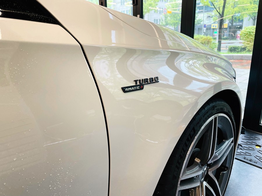 벤츠 W177 A45 AMG 블랙팩 엠블럼 패키지. 블랙 엠블럼의 매력.