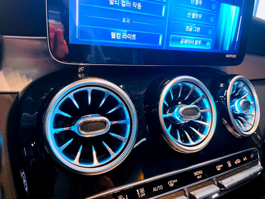 벤츠 GLC300e 트위터 송풍구 엠비언트 풀세트. 엠비언트 두 가지 조합으로 최대치 효과를.