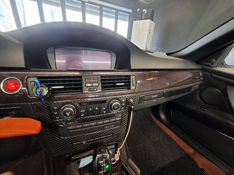 BMW E93 M3 리츠 스마트 엠비언트. 변화가 필요한 차에 필수 시공.