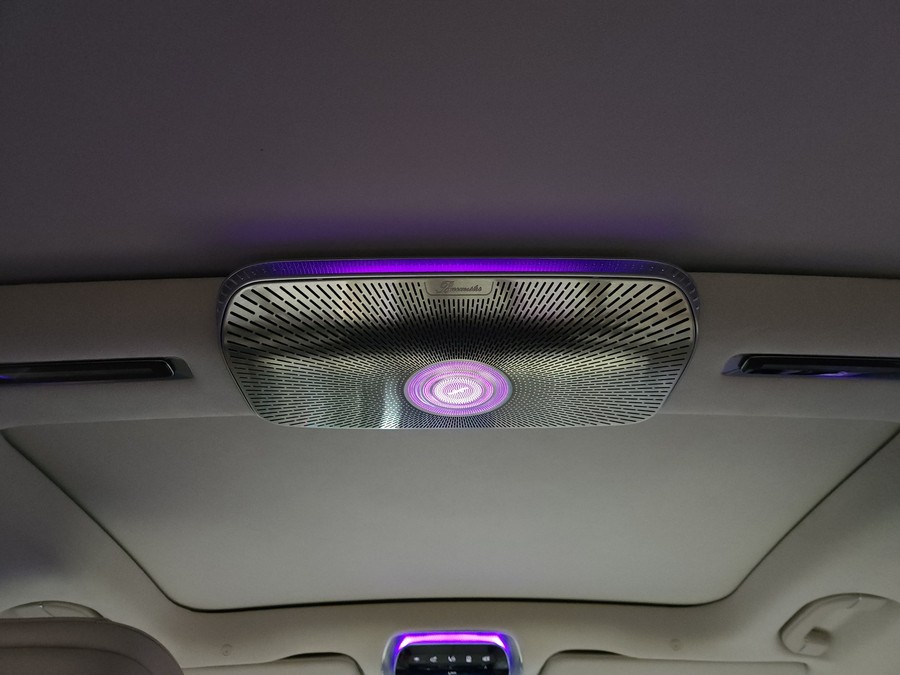 벤츠 2024 S클래스 피아노트림 + 부메스터 + 액티브엠비언트 + 천장부메스터 풀패키지.