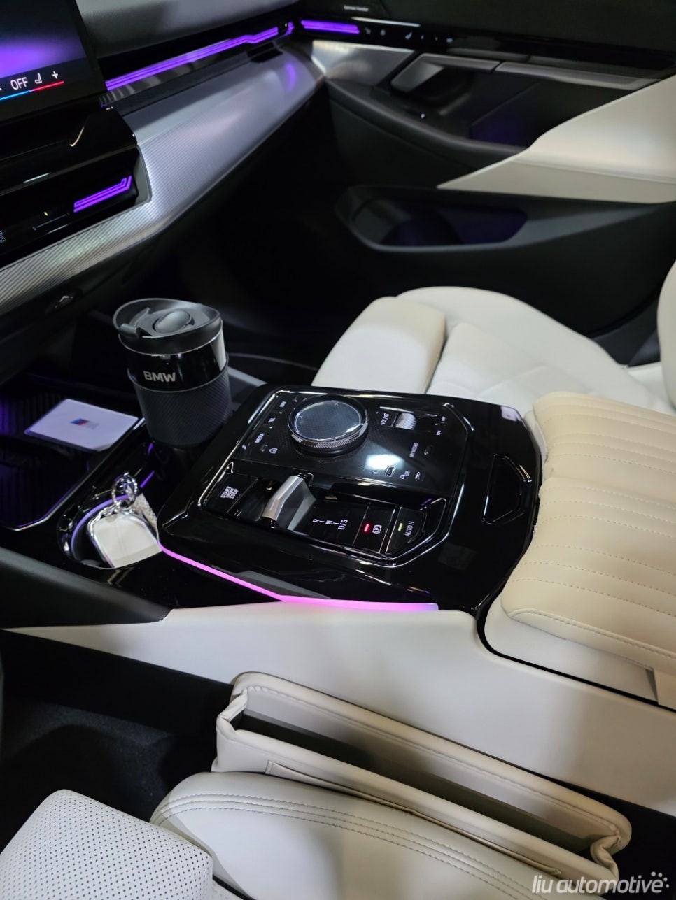 BMW G60 5시리즈 기어패널 + 선루프라인 실내등 엠비언트. | 오늘의카 - 튜닝,정비 시공후기 모음 앱