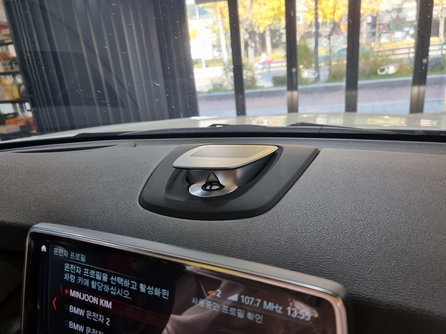 BMW F15 X5 업다운 센터 스피커 설치.