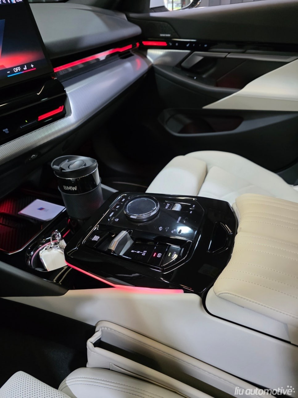 BMW G60 5시리즈 기어패널 + 선루프라인 실내등 엠비언트. | 오늘의카 - 튜닝,정비 시공후기 모음 앱