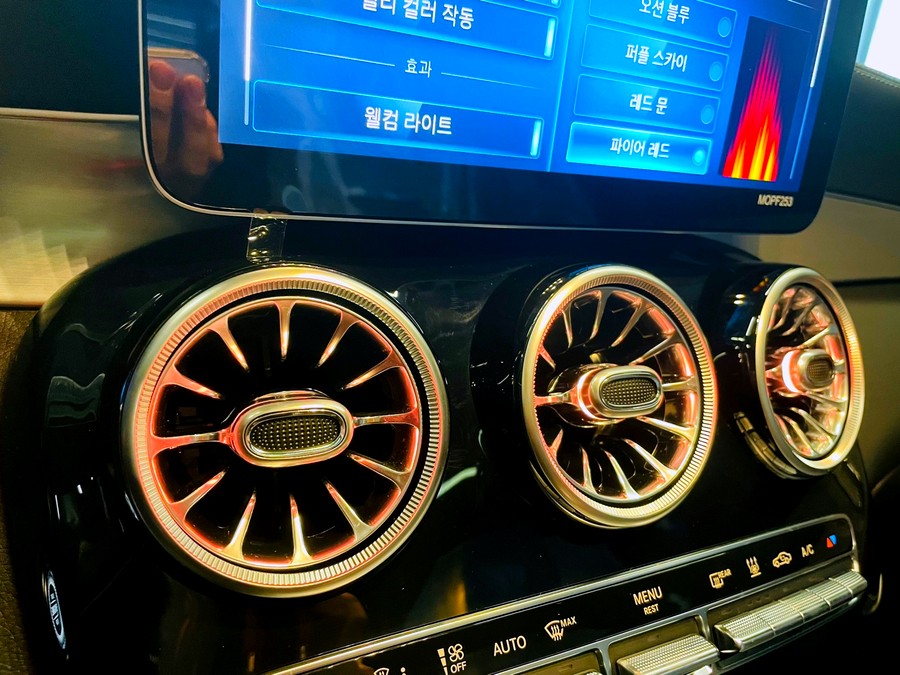 벤츠 GLC300e 트위터 송풍구 엠비언트 풀세트. 엠비언트 두 가지 조합으로 최대치 효과를.